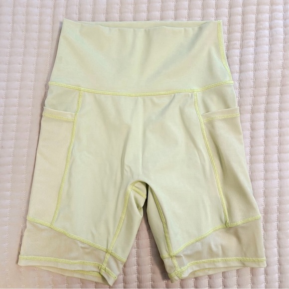 Aerie Chill. Play. Move. Citron Yellow Women’s Biker Mesh Shorts, Size Medium - Picture 5 of 8